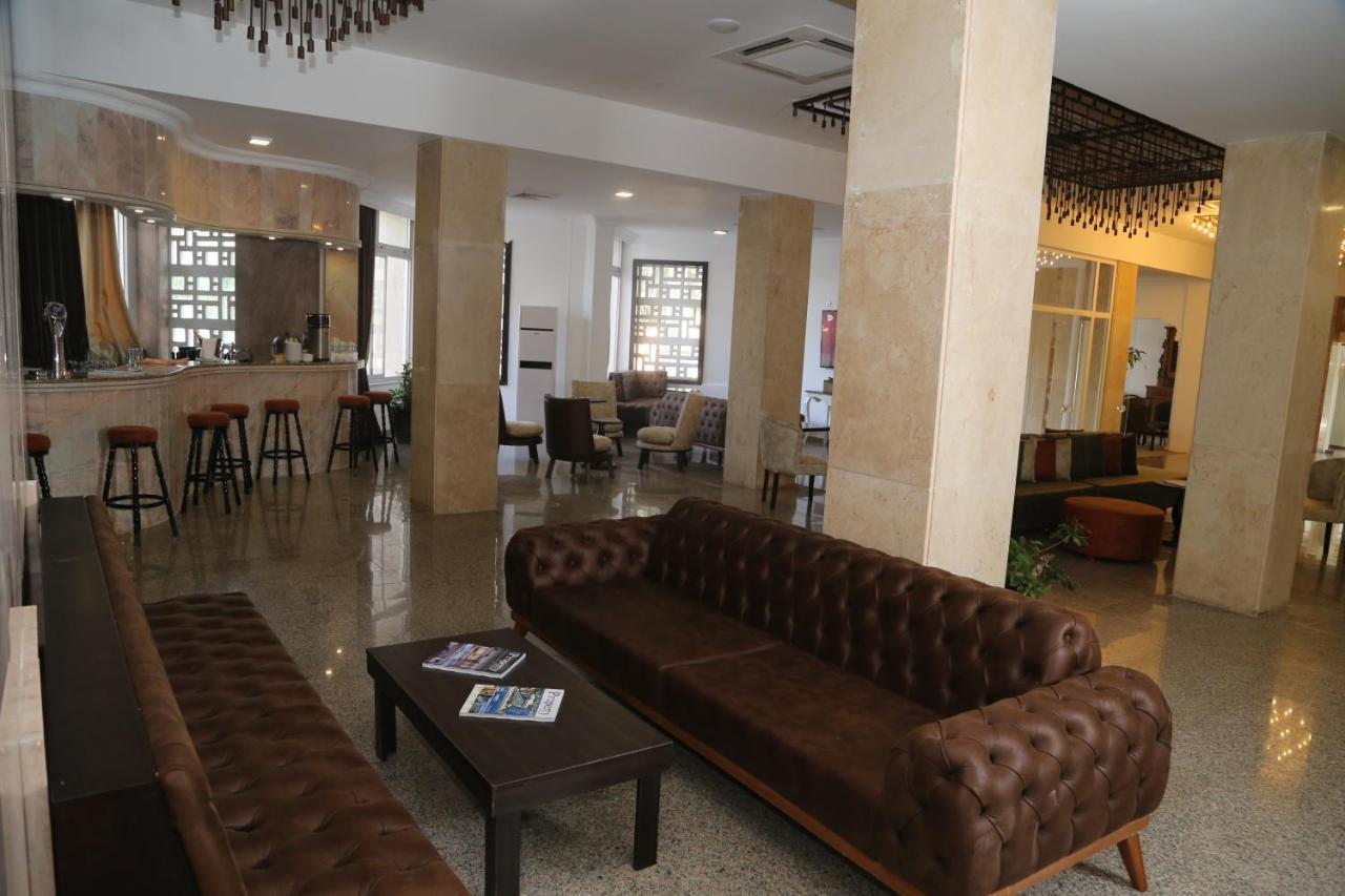 Celebrity Hotel Lapta Extérieur photo