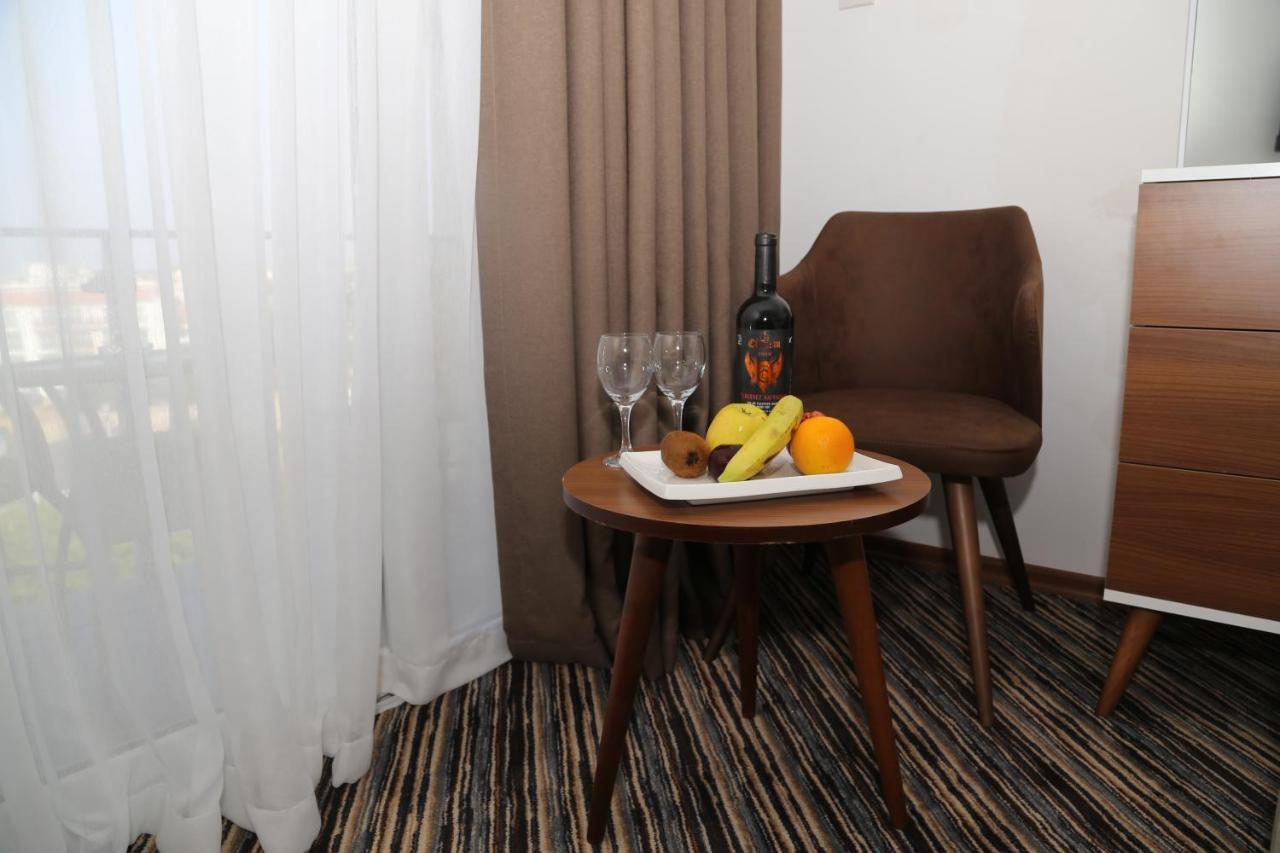 Celebrity Hotel Lapta Extérieur photo